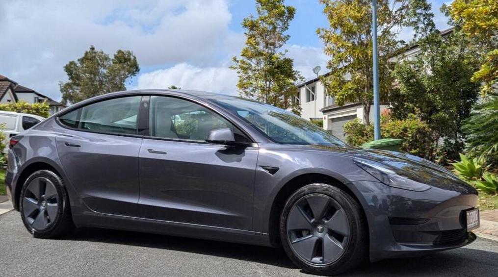 Major Tom - 2021 Tesla Model 3